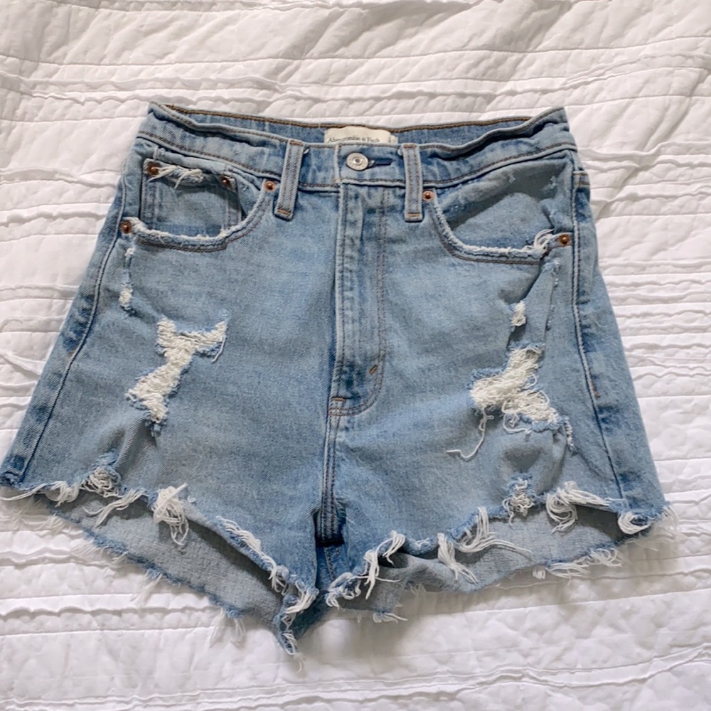 Abercrombie and Fitch high rise mom short